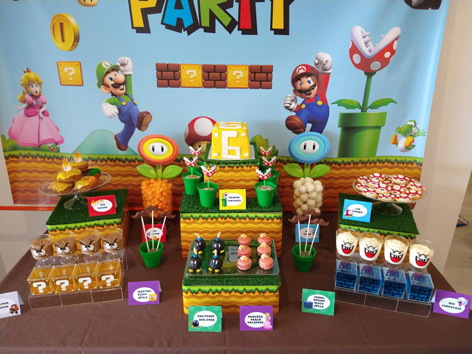 Mario theme party table set up