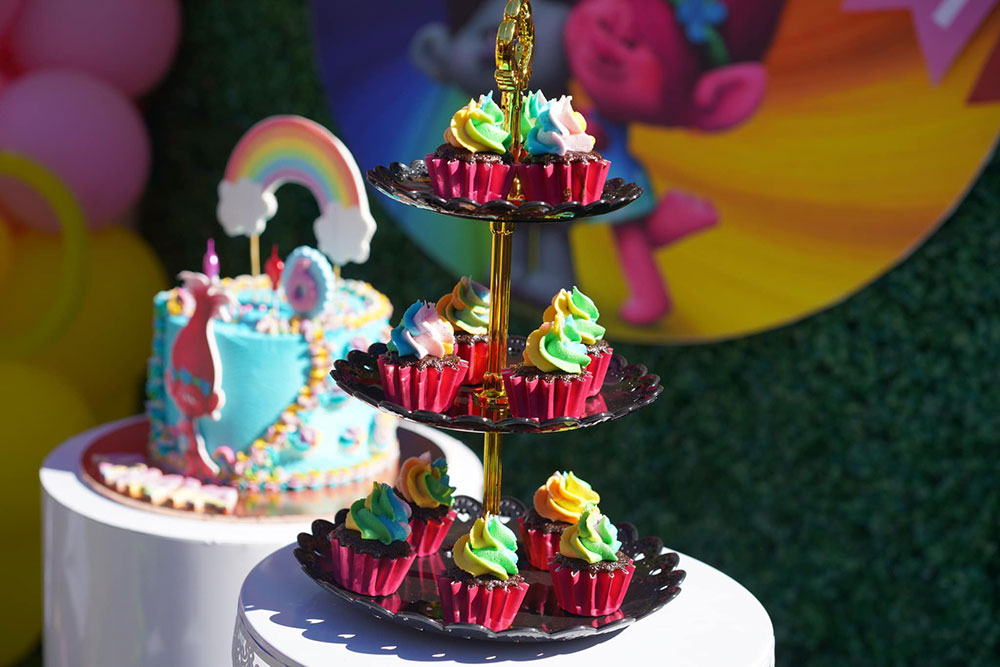Trolls party theme colourful cupcakes