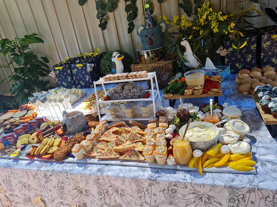 Australian-themed party table