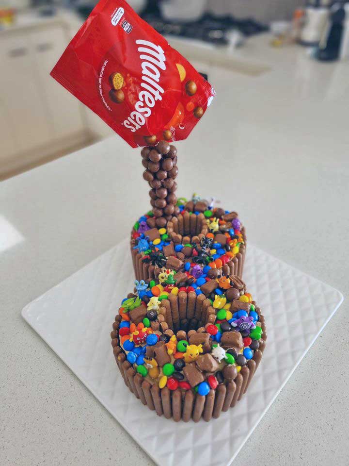 DIY gravity cake
