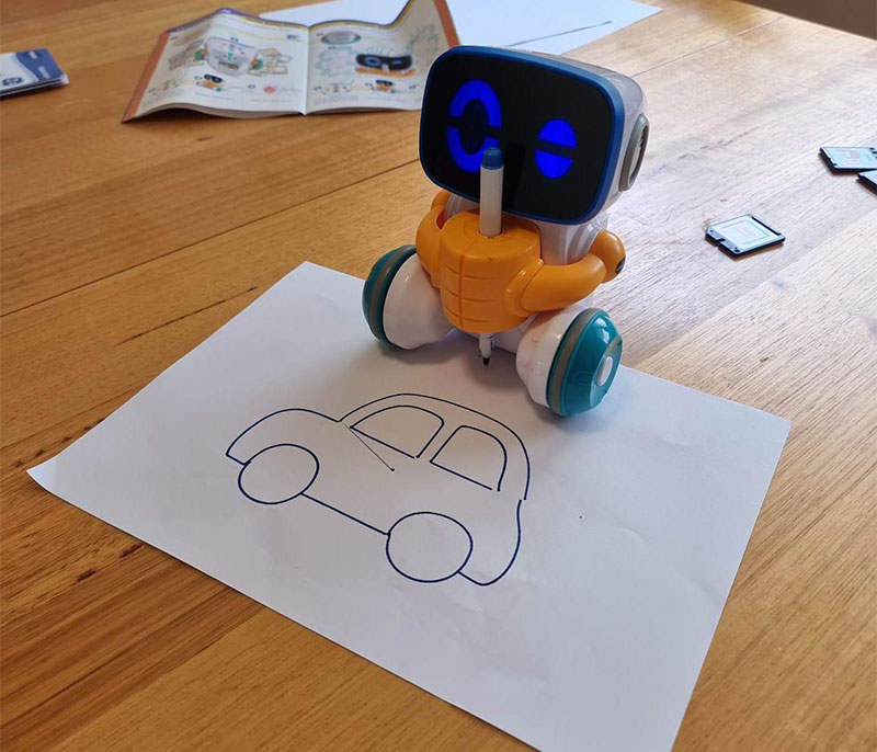 Vtech jotbot Review: the drawing robot - DIY Party Central